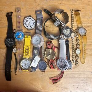 Assorted Watches Used Not Working For Parts Or Pieces lot 12